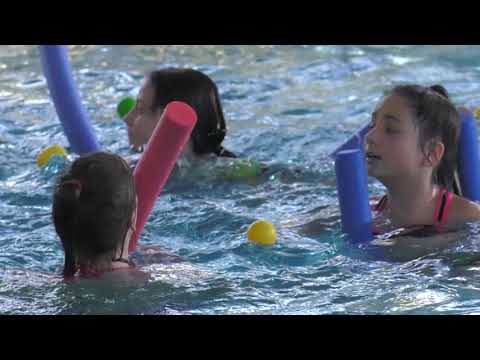 Schwimmfest für alle Kinder in der Schwimmhalle auf dem Großen Dreesch