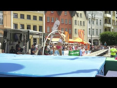 Stabhochsprung-Meeting: Hoch hinaus vor dem Schweriner Dom