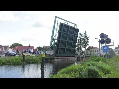 Brücke heruntergefahren – der Verkehr in Banzkow kann wieder fließen