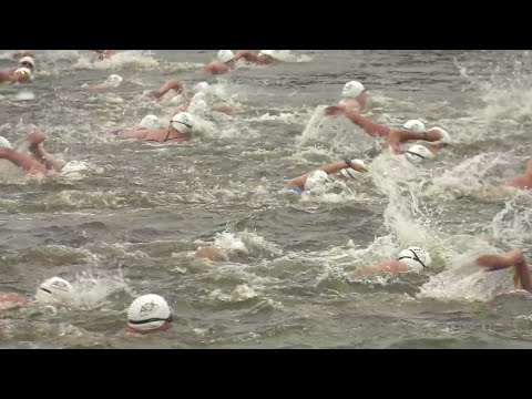 Schwerin: 2000 Meter schwimmend ums Schloss