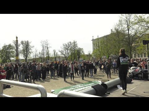 Fridays for Future demonstriert in Schwerin für den Frieden