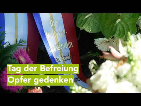 „Die Mutter“ mahnt – Kranzniederlegung am Tag der Befreiung in Raben-Steinfeld