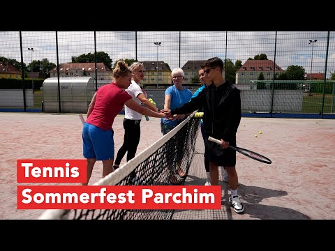 Probetraining im Tennis beim Sommerfest