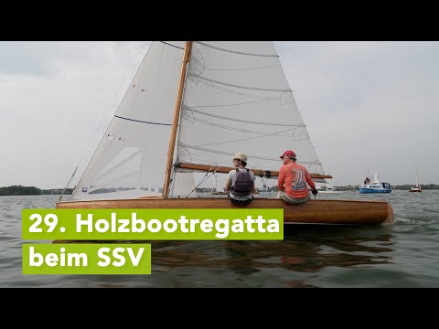 Historische Holzboote segeln auf Schweriner See